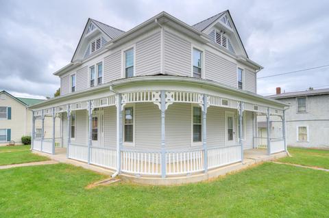 159 Maple St, Pulaski, VA 24301 photo 2