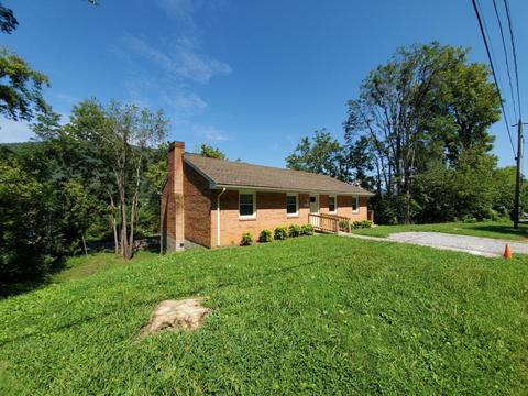 431 Boyd St, Buchanan, VA 24066 photo 1