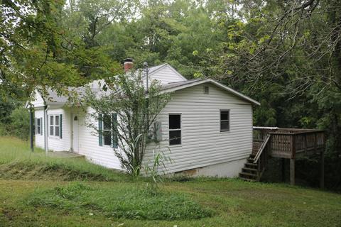 4856 Roger Loop, Pulaski, VA 24301 photo 2