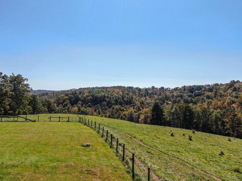 114 Maple Ln NW, Willis, VA 24380 photo 3