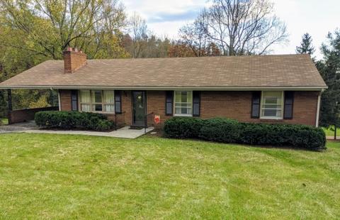 459 E Fairlawn Dr, Covington, VA 24426 photo 1