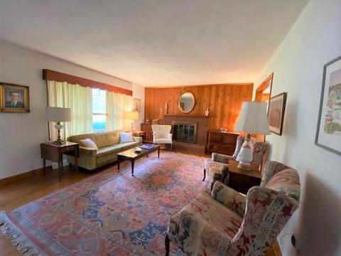 459 E Fairlawn Dr, Covington, VA 24426 photo 2