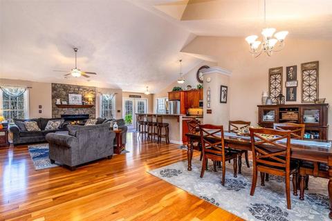 1059 Commonwealth Dr, Hardy, VA 24101 photo 2
