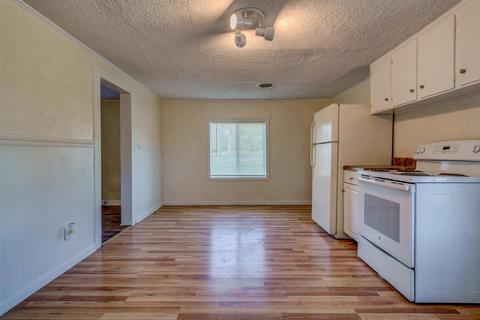 1046 Goodview Rd, Goodview, VA 24095 photo 5