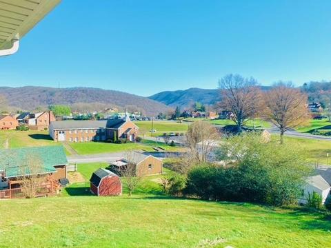 419 E Gray St, Covington, VA 24426 photo 4