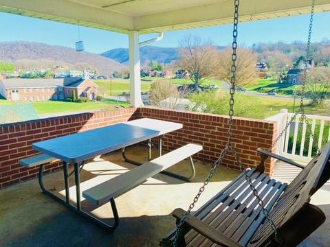 419 E Gray St, Covington, VA 24426 photo 2
