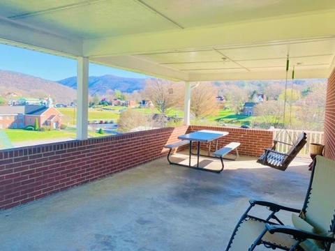 419 E Gray St, Covington, VA 24426 photo 5