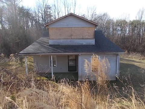 4554 Irisburg Rd, Axton, VA 24054 photo 2