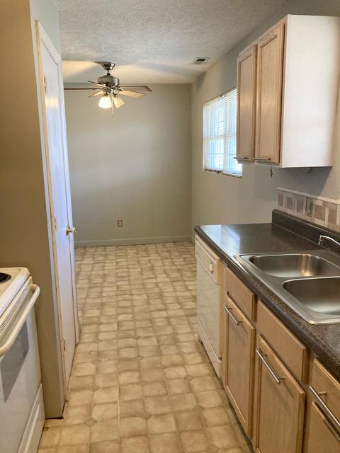 2017 Hollins Rd NE, Roanoke, VA 24012 photo 4
