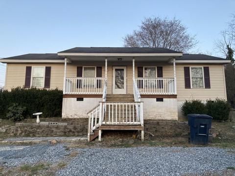 2017 Hollins Rd NE, Roanoke, VA 24012 photo 1