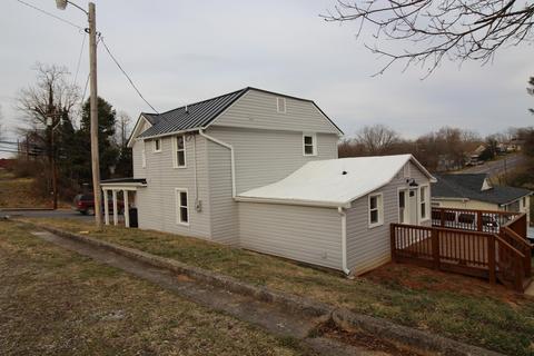 528 E Main St, Bedford, VA 24523 photo 3