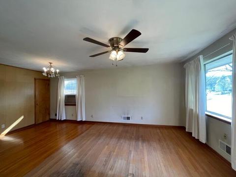 1052 Estates Rd SE, Roanoke, VA 24014 photo 2