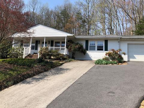 608 Heatherton Dr, Covington, VA 24426 photo 2