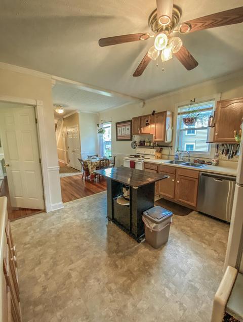 314 E Beech St, Covington, VA 24426 photo 4