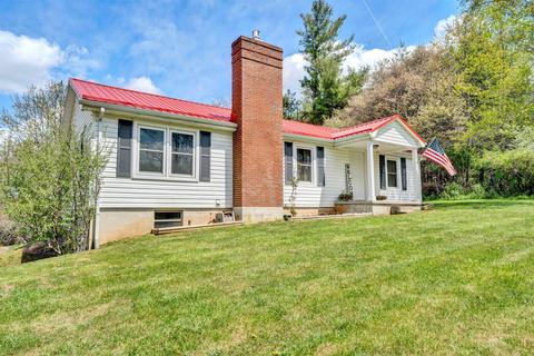 495 Agnes Ln NW, Willis, VA 24380 photo 2