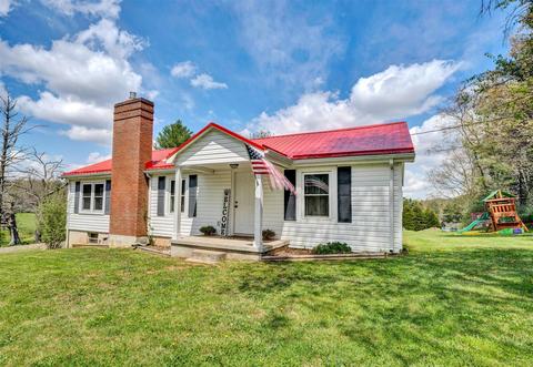 495 Agnes Ln NW, Willis, VA 24380 photo 3