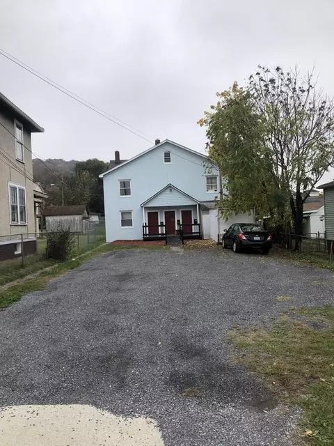 325 E Walnut St, Covington, VA 24426 photo 2