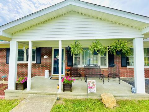 409 Winding Way, Covington, VA 24426 photo 2
