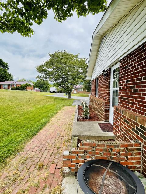 409 Winding Way, Covington, VA 24426 photo 10
