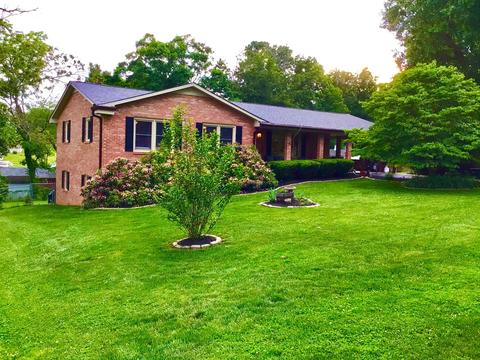6025 Oakview Ave, Dublin, VA 24084 photo 2