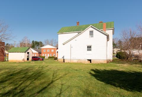 511 E Main St, Floyd, VA 24091 photo 2
