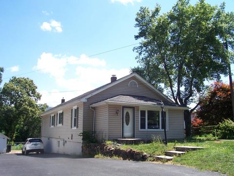 1401 E Dolly Ann Dr, Covington, VA 24426 photo 1