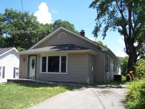 1401 E Dolly Ann Dr, Covington, VA 24426 photo 2