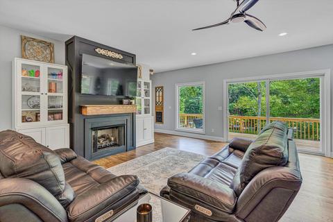72 Windward Pointe Dr, Moneta, VA 24121 photo 14