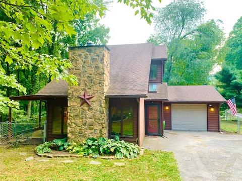 210 Green Violet Dr, Covington, VA 24426 photo 2