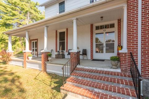 406 E Main St, Floyd, VA 24091 photo 4