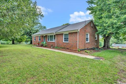 225 Arthur Cir, Ferrum, VA 24088 photo 2