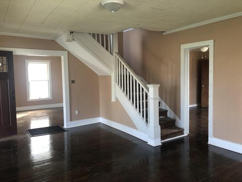 309 E Oak St, Covington, VA 24426 photo 7