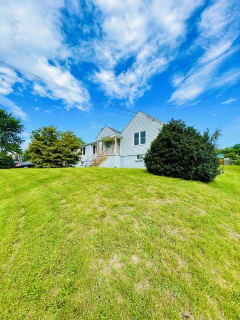 308 E Gordon St, Covington, VA 24426 photo 2