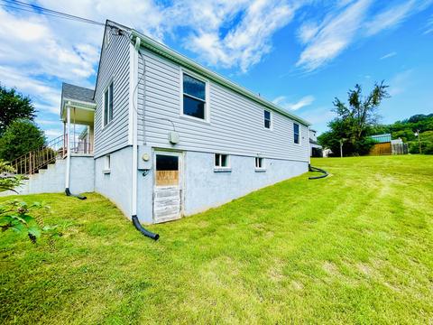 308 E Gordon St, Covington, VA 24426 photo 3