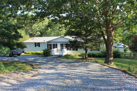 527 4th St, Buchanan, VA 24066 photo 1