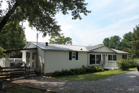 527 4th St, Buchanan, VA 24066 photo 2