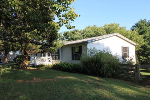 527 4th St, Buchanan, VA 24066 photo 3