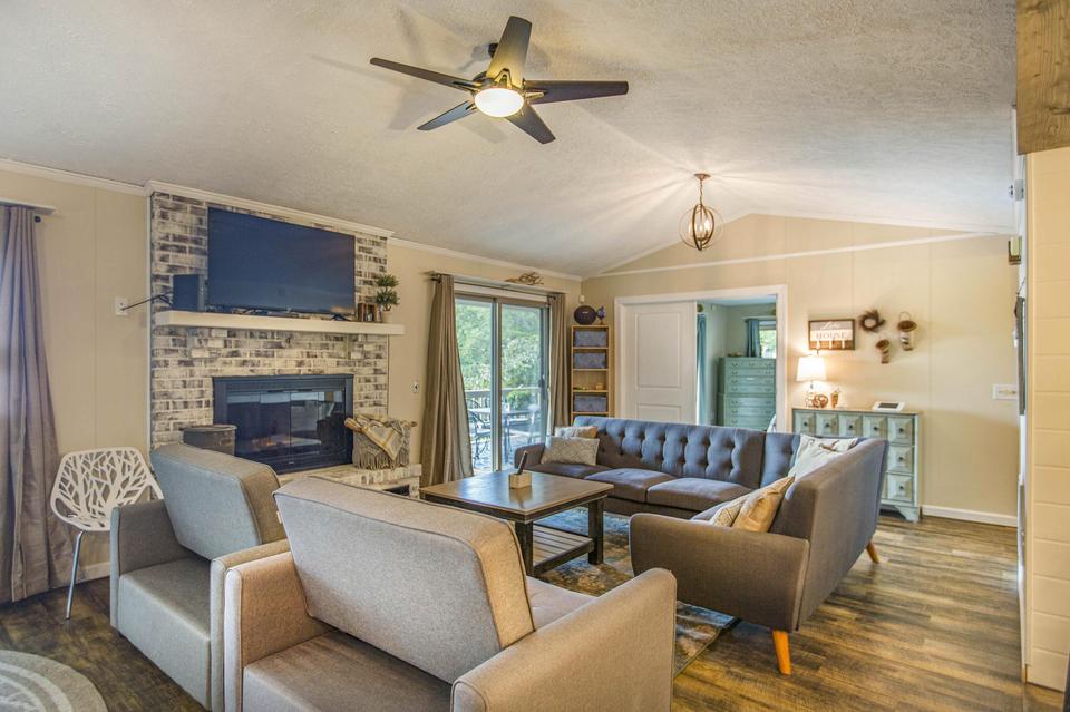  6015 Smith Mountain Rd, Penhook, VA 24137 photo 7