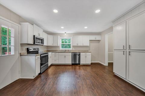 1726 Hidden Forest Dr, Goodview, VA 24095 photo 9