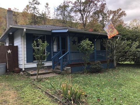 1611 E Dolly Ann Dr, Covington, VA 24426 photo 1