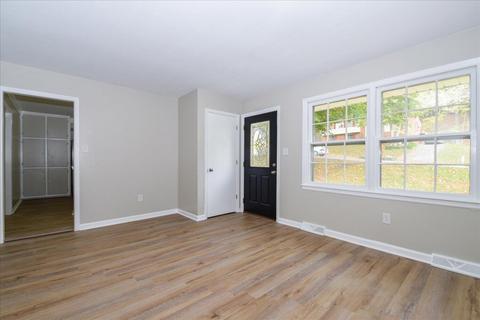 731 Estates Rd SE, Roanoke, VA 24014 photo 2