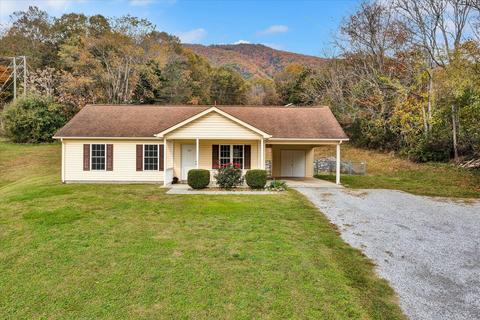 392 4th St, Buchanan, VA 24066 photo 2