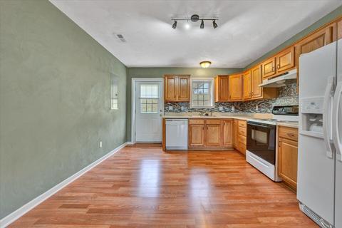 392 4th St, Buchanan, VA 24066 photo 9