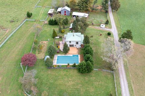 151 Cedar Ln, Buchanan, VA 24066 photo 3
