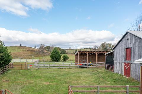 151 Cedar Ln, Buchanan, VA 24066 photo 4