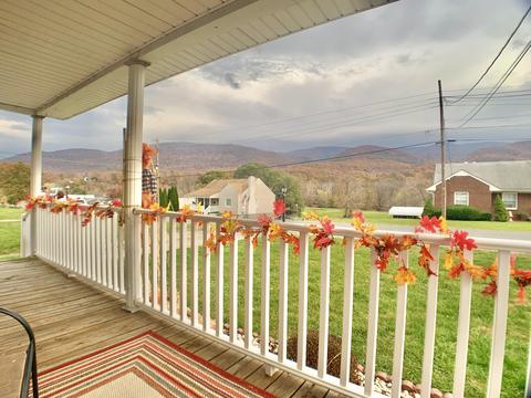 126 E Gordon St, Covington, VA 24426 photo 2