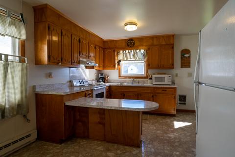 333 E Oak St, Covington, VA 24426 photo 2