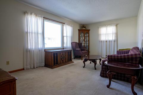333 E Oak St, Covington, VA 24426 photo 4