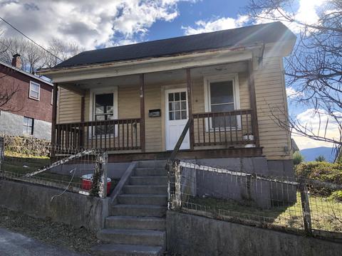 409 E Kline St, Covington, VA 24426 photo 1