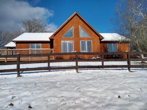 612 Cedar Ln, Buchanan, VA 24066 photo 2